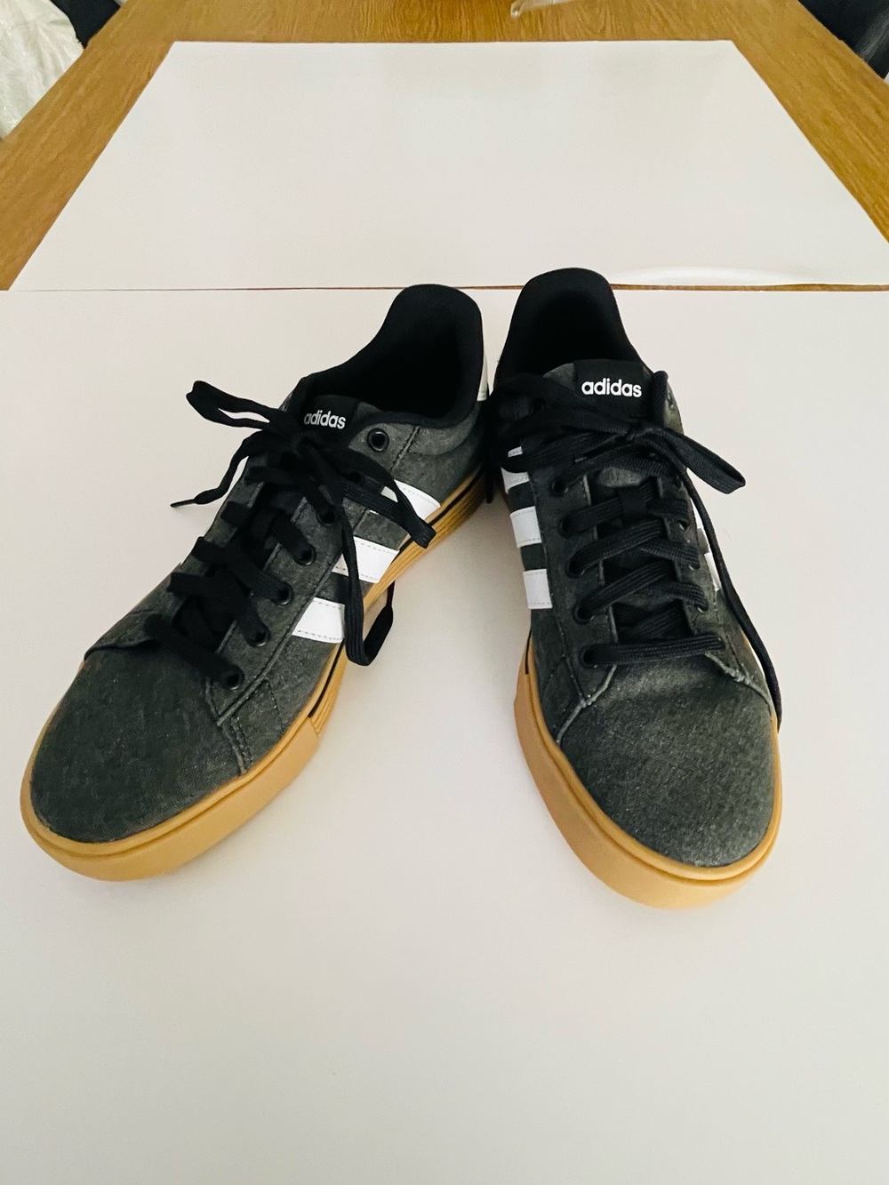 adidas Daily 4.0 Never worn Men's Gray Sneakers with White Stripes and Gum Sole